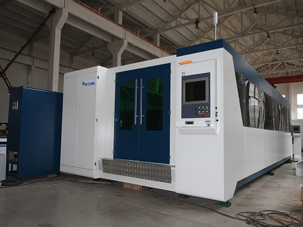 2500w teljes zárt szarvasmarha asztali szálas lézerlemez vágógép