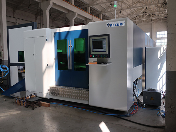 3000W szálas lézeres vágógép, kettős raklapváltóval