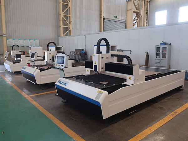 CNC lézer gyártás 1000w 2000w 3kw védett fémszálas lézervágó gép