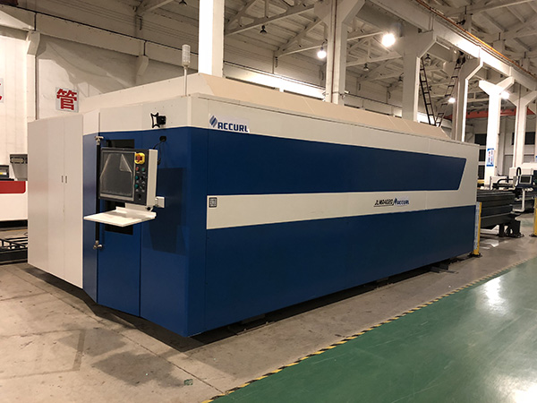 Teljes lezárt raklapváltó szálas lézeres cső és fémlemez vágógép