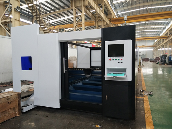 Nagy pontosságú 3000x1500mm kis 1000w 1500w-os lézeres vágógép ár